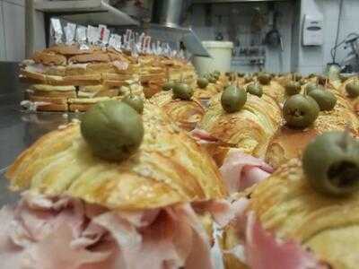 Il Pane di Vittoria, Pavia