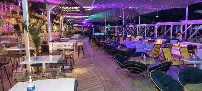 Uniq Beach Bar & Restaurant