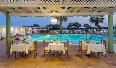Maltezana Restaurant & Pool Bar