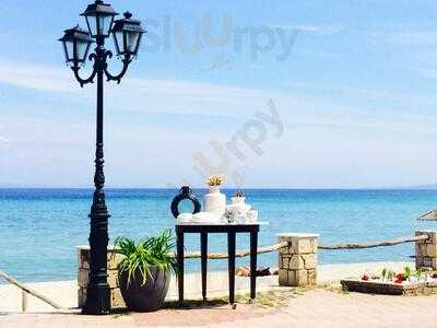 Yellow Kitchen & Bar On The Beach