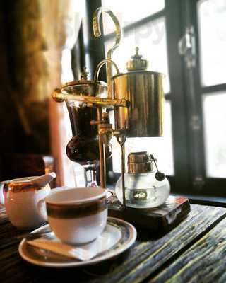 Lâu Đài Đá Cafe