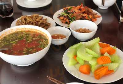 Nhà Hàng Thu Tường