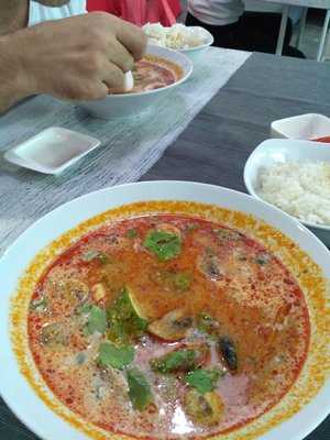 Tomyum Bar Red