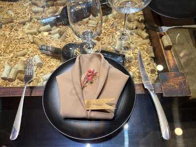 Nhà Hàng Hầm Rượu Vin De Soleil