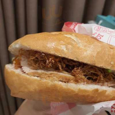 Nữ Hoàng Bánh Mì