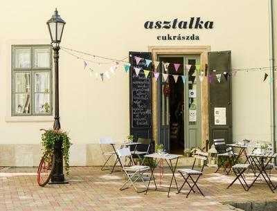 Asztalka