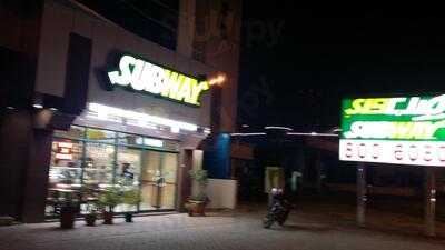 ‪subway‬