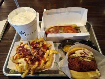 ‪shake Shack Marina Mall‬