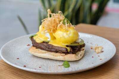 ‪Neighbors Restaurant‬