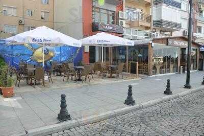 Deniz Cafe & Bar