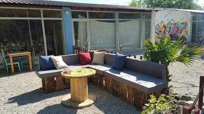 Yedi - Cafe & Bar & Boutique