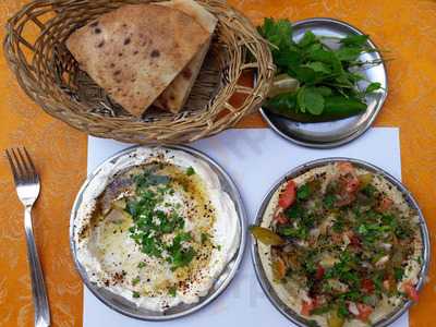 Yoğurtçu Bakla Humus