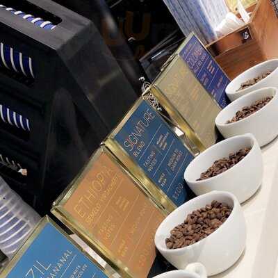 ‪London Dairy Cafe‬