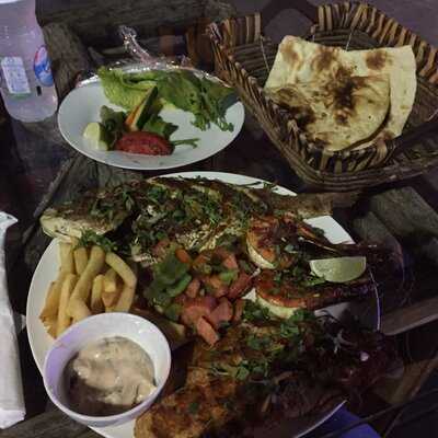 مطعم و مقهى كريك فيو