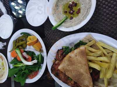 ‪layali Khorfakan Al Shaabi Restaurant‬