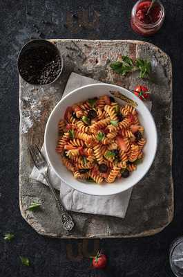 ‪Broccoli Pizza & Pasta‬