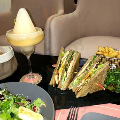 ‪Le Bon Gout Bakery‬