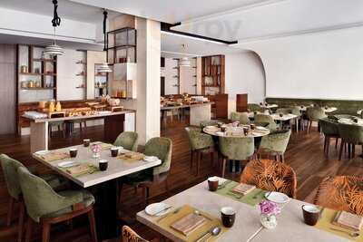 ‪Bien All-Day-Dining Restaurant‬