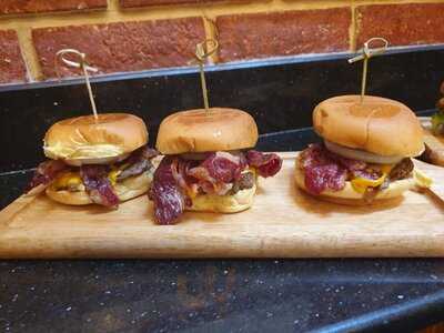 ‪Status Kitchen‬