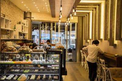 Tarihi Çinili Fırın Börekçisi