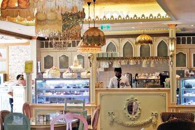 ‪Shakespeare and Co. Umm Suqeim‬