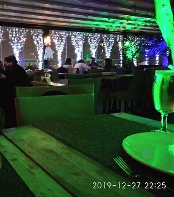 Loti Cafe & Roof Lounge