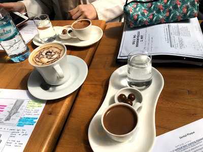 Mahfil Kitabevi & Kahve