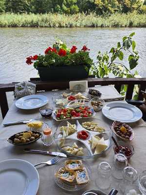 Riva Cicek Restaurant, İstanbul