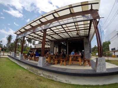 บ้านริมเล