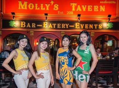 Molly's Tavern Irish Bar & Restaurant