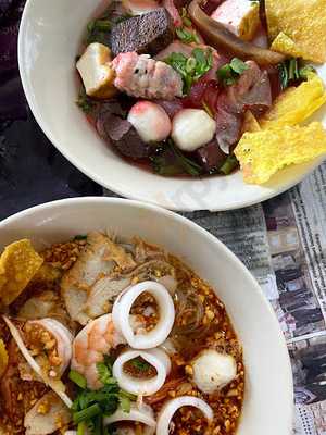 ร้านก๋วยเตี๋ยวหม้อแกง