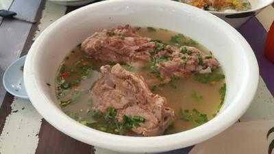ร้านก๋วยเตี๋ยวหมูต้มยำตำลึงนายเอก