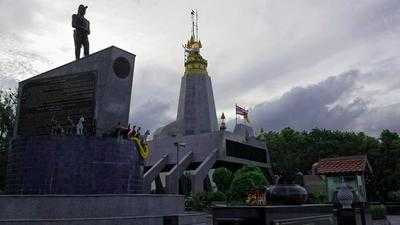 ร้านอาหาร แหลมพรหมเทพ