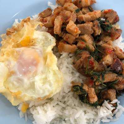 มโนรมย์ ข้าวราดแกง