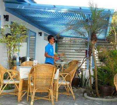 See Faa Cafe/bar