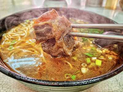 大群牛肉麵