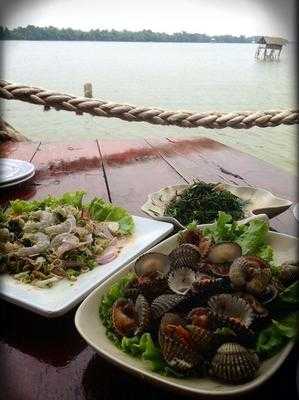 ร้านอาหาร เรือแลเล