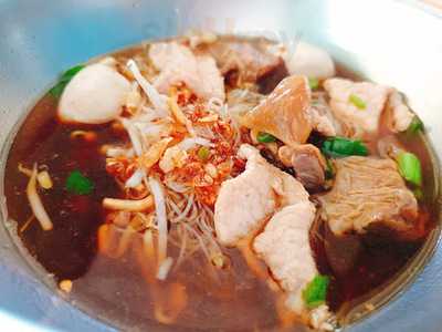 ก๋วยเตี๋ยวลูกชิ้นปลาวีไอพี (อร่อยวีไอพี)