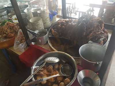 ขาหมู กะเตี๋ยว