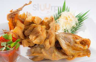 ร้านอาหาร นายแกละ