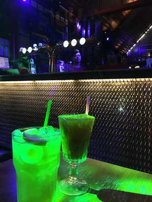 Chalong Cafe & Bar, กรุงเทพมหานคร (กทม.)