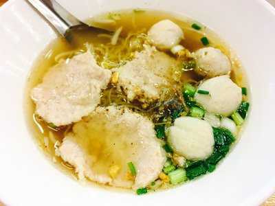 ลูกชิ้นหมูฮีโร่