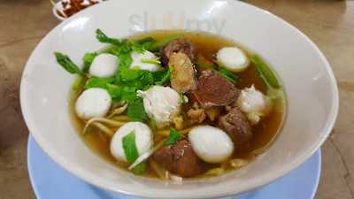 ร้านก๋วยเตี๋ยวลูกชิ้นปลานายโจว