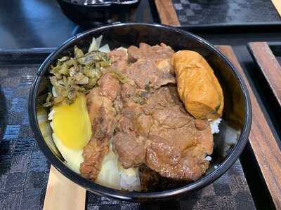 新城爌肉飯