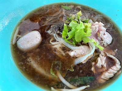 ก๋วยเตี๋ยวเนื้อวัว วัดดงมูลเหล็ก