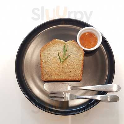 รีรี่คาเฟ่