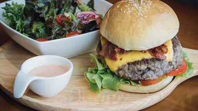 ร้านอาหาร กินเส้นเต้นรำ