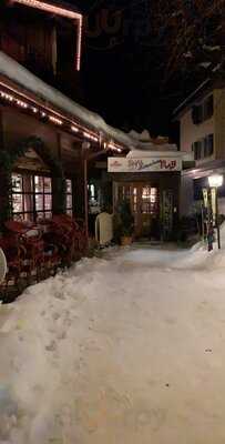 Sina’s Mountain Pub