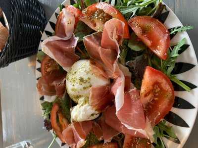 Apotekarns Vin & Delikatesser menu