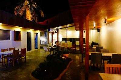 Alice Garden Cafe & Resto Bar